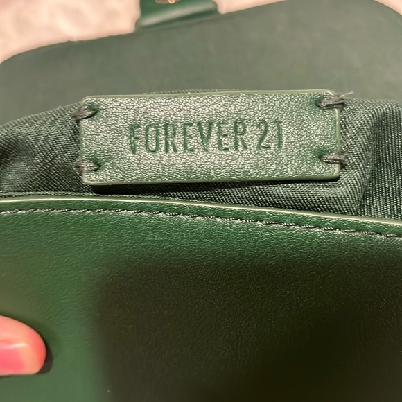 FOREVER 21 Belt bag - Green with gold tones hardware - Picture 6 of 7
